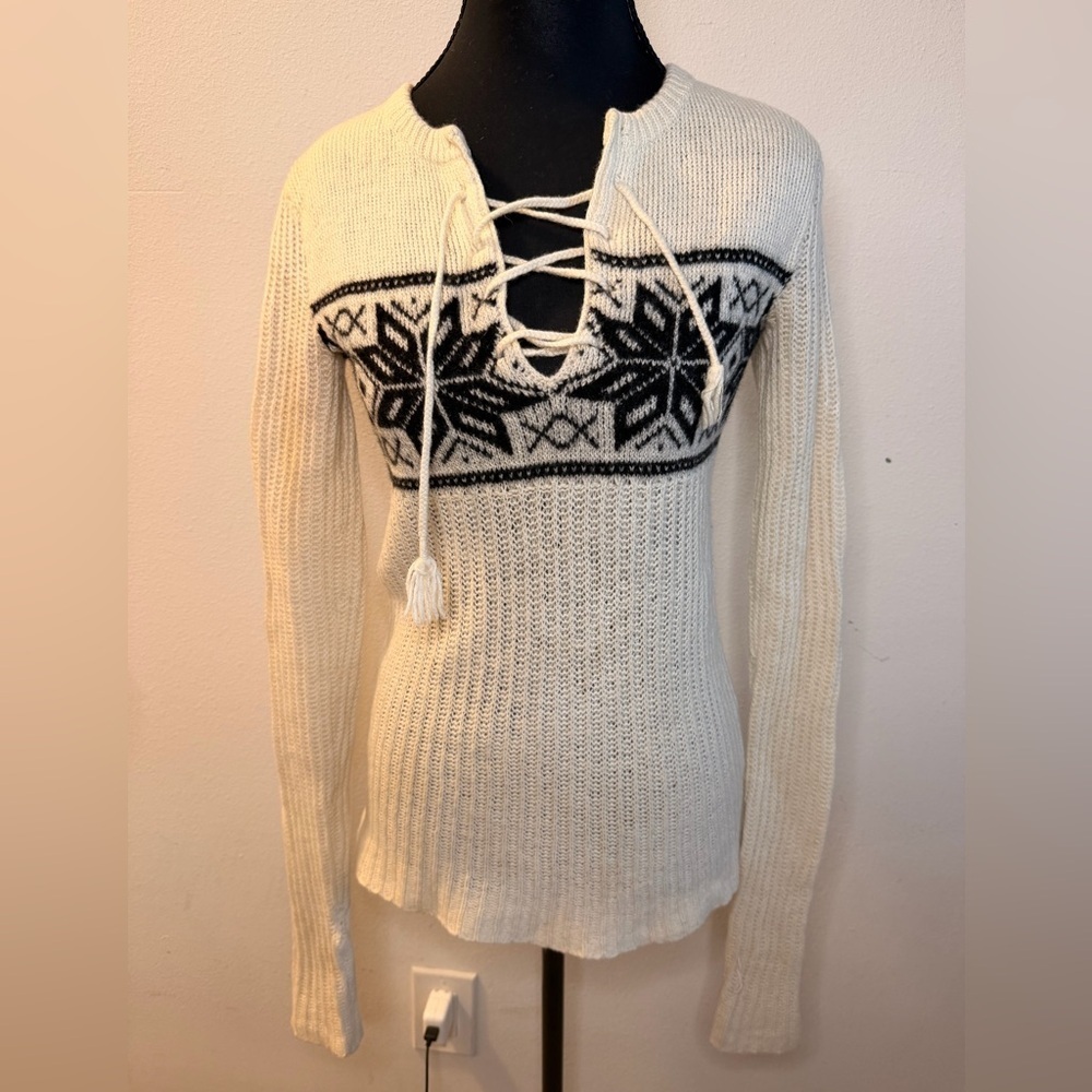 Ralph Lauren Cream lambs wool V-Neck Sweater with Black Pattern